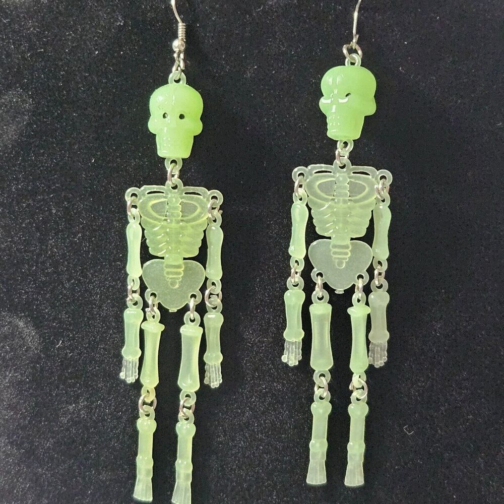Glow in the dark skeleton earrings - Picture 6 of 12